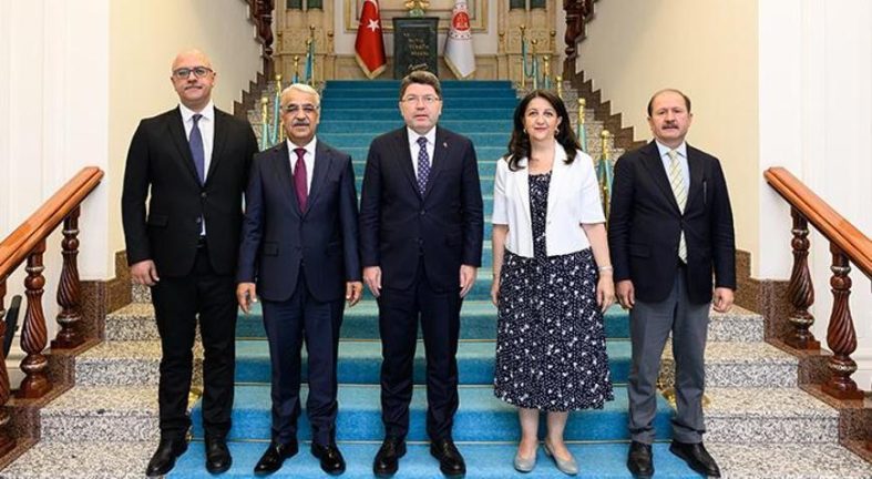 Adalet Bakanı Tunç, DEM Parti heyetini kabul etti