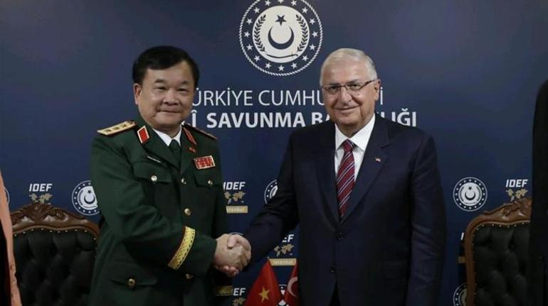Bakan Güler, IDEFte Vietnam ve Pakistanlı yetkilileri kabul etti