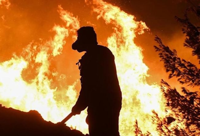 Yunanistan’da birçok noktada orman yangını