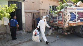 Eskişehir’de bir evden 2,6 ton çöp çıktı