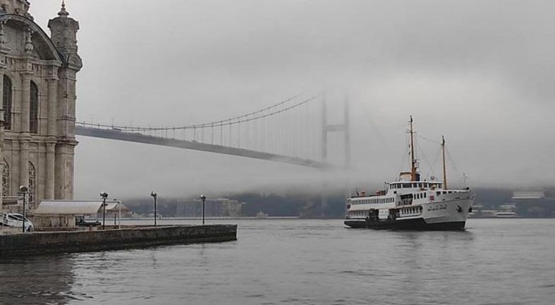 İstanbul'da sis! Boğaz'da görüş mesafesi düştü