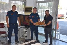 BAŞKAN ZENCİRCİ’DEN ATEŞ SAVAŞÇILARINA BÖREK İKRAMI