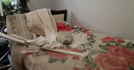 Amasya’da istinat duvarı evin üzerine çöktü