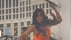 Dünyaca ünlü şarkıcı Cardi B’ye darp davası