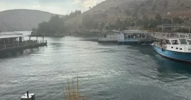 Fırtına Fırat Nehri üzerindeki restoranı sürükledi!