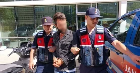 Husumetlisini vurmak istedi: Yanındaki iki kişiyi vurunca özür diledi!