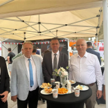 Aydın’da üç belediyeye hibe çöp kamyonu: Başkanlar, araçların anahtarını Karalar’dan teslim aldı