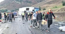 Otobüs devrildi: 4 ölü, 33 yaralı