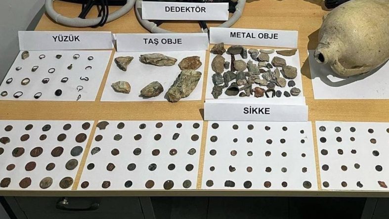 Mersin'de 250 sikke ve 404 obje ele geçirildi