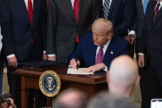 Trump, 9,1 Milyar Dolarlık Federal Harcama Kesintisini Onayladı