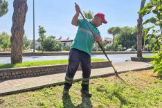 BAŞKAN YETİŞKİN ÇALIŞIYOR EFELER’İN YEŞİL ALANLARINDA KONFOR VE HİJYEN ARTIYOR