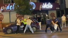 İzmir’de polise saldırı kamerada: 2 tutuklama