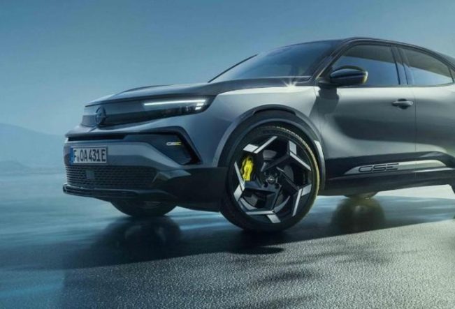Opel En Hızlı Elektrikli Modelini Tanıttı