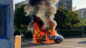 Diyarbakır’da bir sürücü muayeneden geçmeyen otomobilini yaktı