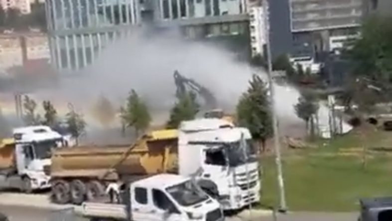 İstanbul Kağıthane'de çalışma sırasında isale borusu patladı