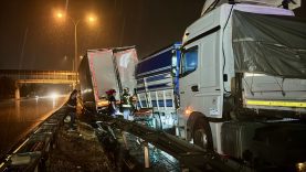 Kocaeli’de kamyonet, kamyon ve tırın karıştığı zincirleme kaza: 1 ölü