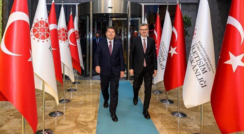 Adalet Bakanı Tunç İletişim Başkanı Duran ile bir araya geldi
