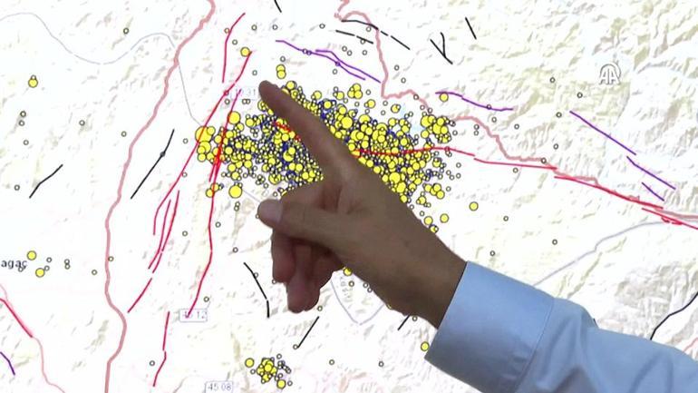 Sındırgı’da 10-12 kilometre uzunlukta bir fay kırılmış