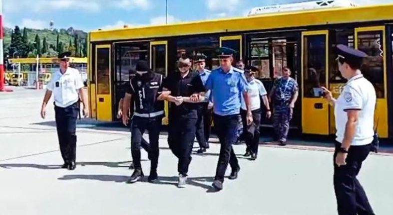 Bakan Yerlikaya duyurdu: Kırmızı bültenle aranan 3 suçlu Türkiye’ye getirildi