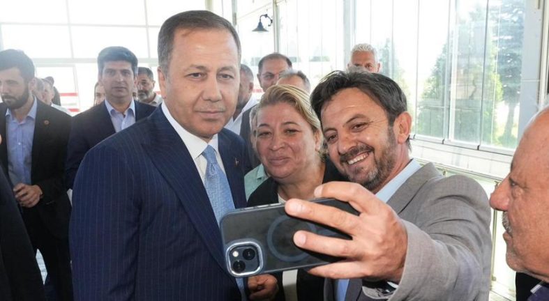 Bakan Yerlikaya Erzurum'da esnafı ziyaret etti