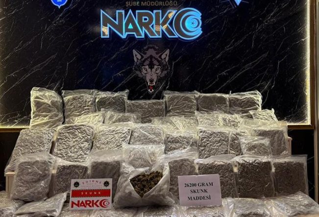 Otomobilde 26 kilo sentetik uyuşturucu ele geçirildi