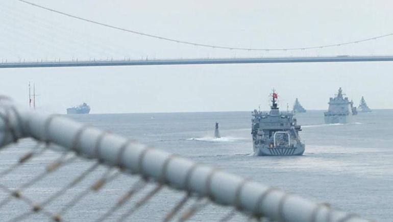 TCG Anadolu Mavi Vatan Boğaz Geçişi için Sarayburnundan demir aldı