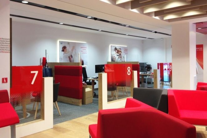 Ünlü banka çalışma saatlerini azaltıp 2 bin kişiyi işten çıkarıyor