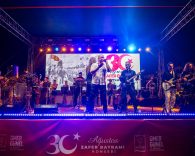 KUŞADASI’NDA ZAFER BAYRAMI COŞKUSU ‘SENFOROCK’ KONSERİ İLE ZİRVE YAPTI