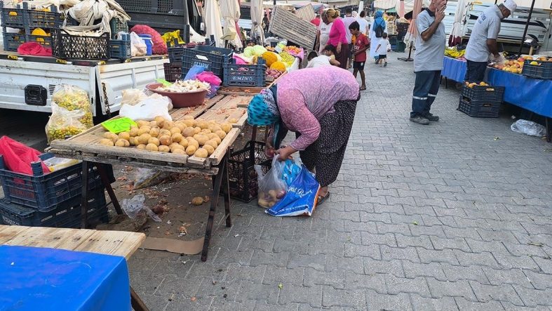 Pazara giden vatandaş: "Birinci sınıfı zenginler yer, gariban ikinci sınıfa razı"