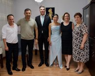 BAŞKAN ÖMER GÜNEL GENÇ ÇİFTİN MUTLULUKLARINA ORTAK OLDU