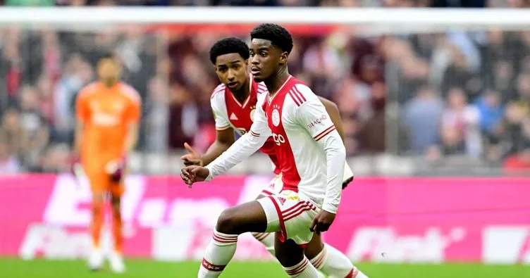 Chelsea, Ajax’tan Jorrel Hato’yu transfer etti!