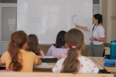BAŞKAN ÇERÇİOĞLU’NDAN EĞİTİME TAM DESTEK: AYDINLI ÇOCUKLAR YAZI İNGİLİZCE ÖĞRENEREK GEÇİRİYOR