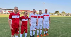 Gençlik ve Spor Bakanı Osman Aşkın Bak, Aydın’da gösteri maçında forma giydi