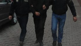 Tartıştığı 2 arkadaşını öldürdü, polise teslim oldu