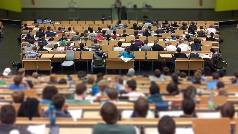 'Kara listedeki' 400 akademisyene çifte soruşturma