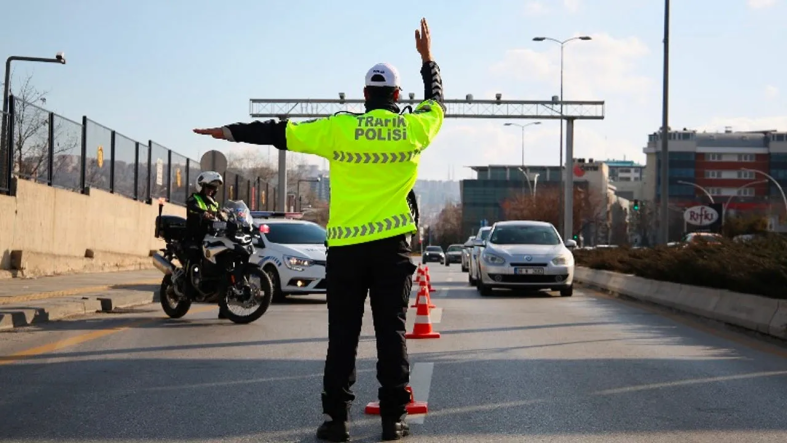 Kayseri'de trafiği tehlikeye düşüren 3 kişiye dudak uçuklatan ceza