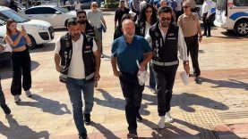 Aydın’da gözaltına alınan profesör ‘bıçak parası çok fazla’ diyen rektörü kınamış