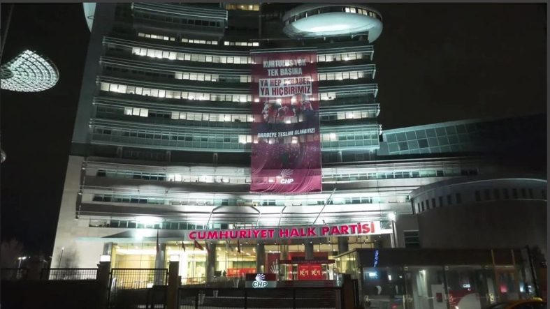 CHP’li gençler 3 bin gaz maskesi stokladı