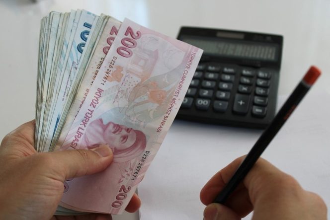 Emekli, memur ve asgari ücretlilere soğuk duş: Masadaki zam oranları ortaya çıktı