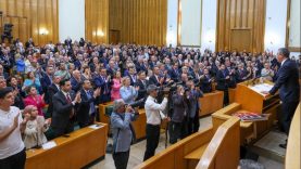 Biz yas eviyiz, 67 bin cenazemiz var, siz düğünde tefçi gibisiniz