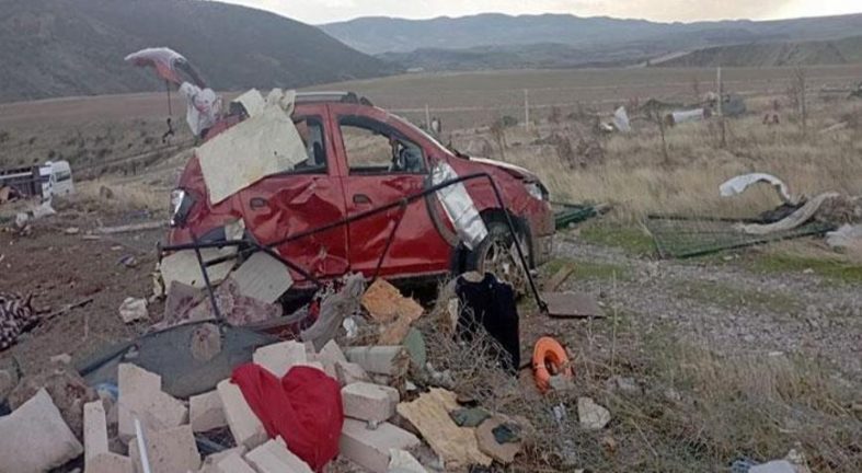 Ankara'da hortum! Konteyner devrildi: 1 ölü, 3 yaralı