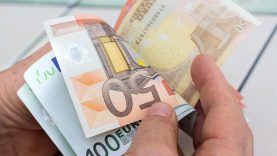 ‘AB dağılma sürecinde’ diyerek ülkenin Euro’ya geçmesini reddetti