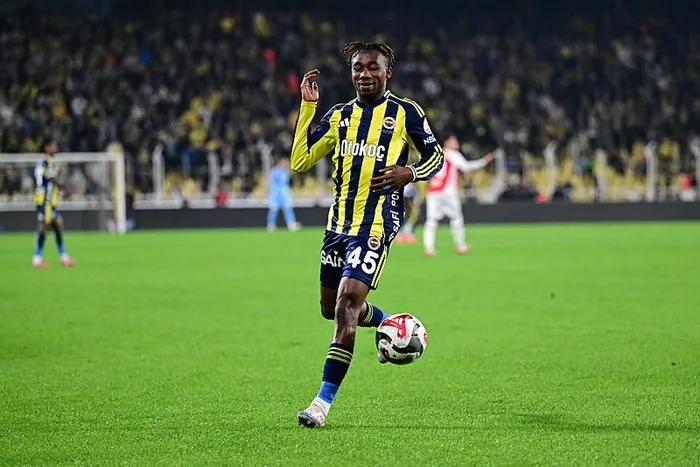 canli-fenerbahce-fatih-karagumruk-macta-ilk-duduk-sesi-geldi-1760895256038.jpeg