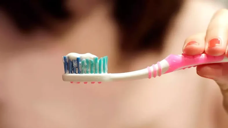 Diş fırçanızı ne kadar sürede bir değiştirmelisiniz?