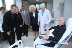 Özgür Özel, Hikmet Çetin’i ziyaret etti