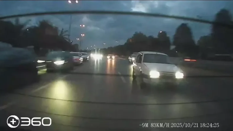 Pendik'te Takla Atan Otomobilin Kaza Anı Kamerada