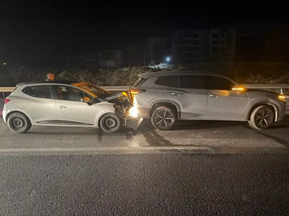 Avukat, Oto Yolda Aracının Hatalı Sistemi Nedeniyle Kaza Yaptı