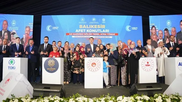 sindirgili-koyluler-kendi-evlerinin-temelini-bakan-kurum-ile-birlikte-atti-1758264960916.jpg