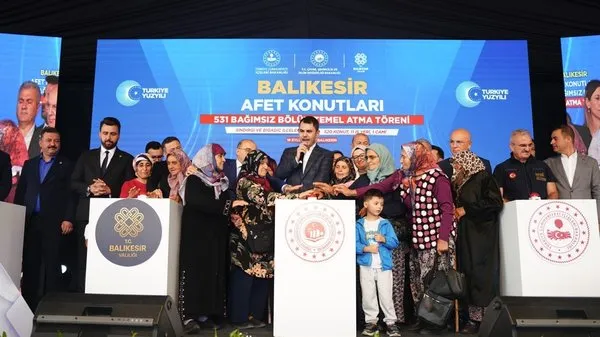 sindirgili-koyluler-kendi-evlerinin-temelini-bakan-kurum-ile-birlikte-atti-1758264975236.jpg