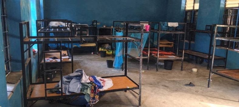 Silahlı grup yatılı okul bastı, 315 öğrenciyi kaçırdı: 50 çocuk kaçmayı başardı
